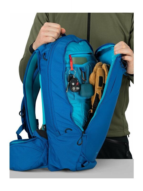 Osprey Kamber 20 litre Alpine Blue snow pack - inside front compartment - The Climbing Shop